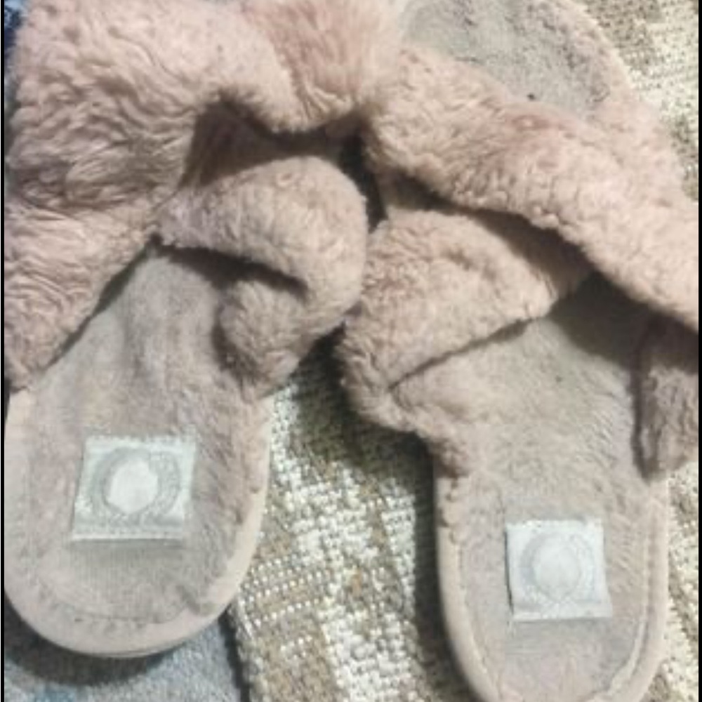 Women beautiful slippers size medium